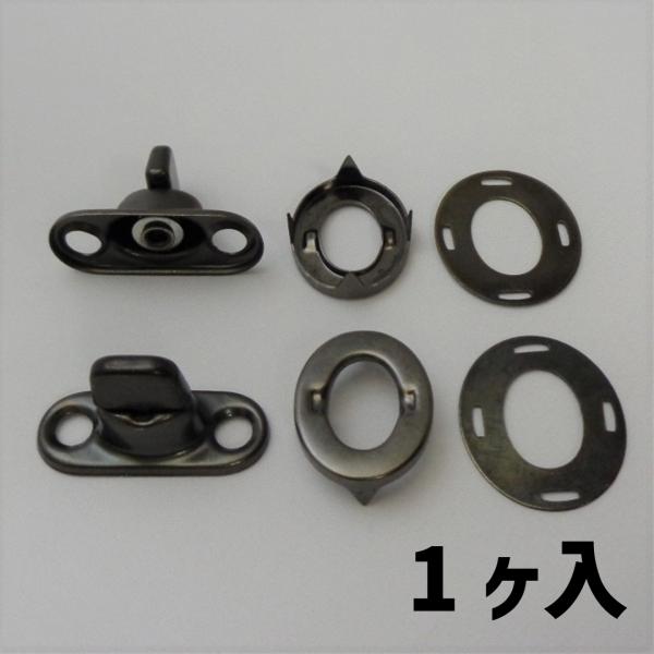 自動車の幌と本体を留める金具として使用。手でひねって簡単に開閉が出来ます。取付はオスは５ｍｍの２穴に木ネジ・カシメなどで留めます。メスは専用の穴あけ具で生地に穴をあけ本体を差し込み裏から座をかぶせて爪部を曲げて留めます。１セット／袋入カラー...