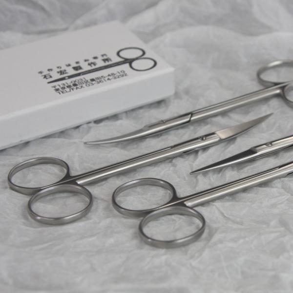 東京スカイツリーのテープカットに使われた裁ちばさみを作った石宏製作所に、オリジナルで作ってもらった眉毛はさみです。