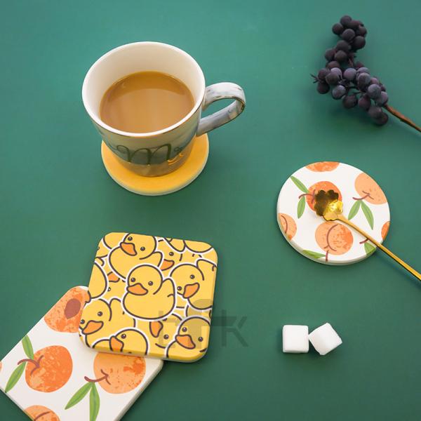 Qoo10 コースター珪藻土コースター 10cm 吸水 速乾 抗菌 消臭 天然素材 可愛い 無地 おしゃれ 珪藻土 北欧