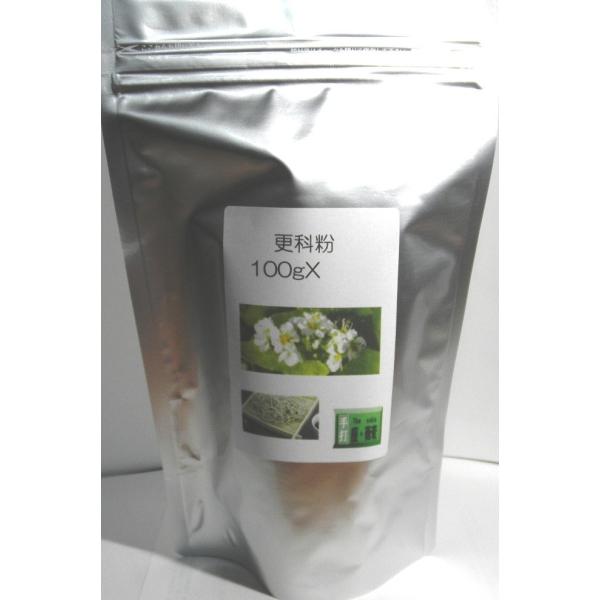 １００ｇ単位で購入できる挽きたてのそば粉。上質な更科粉です。茶そばや変わりそばが打てます。