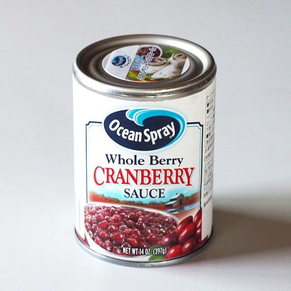 [商品名] クランベリーソース （つるこけももの缶詰）[内容量] 397g[原産国] アメリカ合衆国[原材料] クランベリー、糖類（ぶとう糖果糖液糖、コーンシロップ）[賞味期限] 別途商品ラベルに記載[保存方法] 直射日光、高温高湿を避けて...