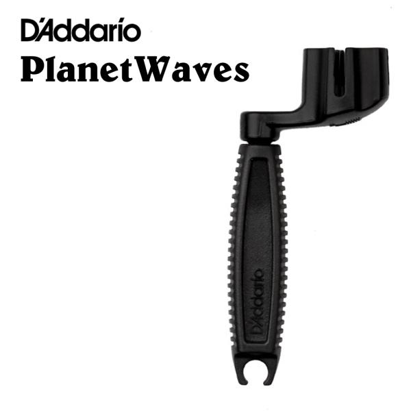 Planet Waves ペグワインダー ギター弦交換ツール PWPW1ギター弦の交換スピードが段違いに速くなります！ギタリストであれば必須の ギター弦 交換ツールです。画像の様にハンドル部分を持ち、ギターヘッドのペグ部分に差込回す型で利用...