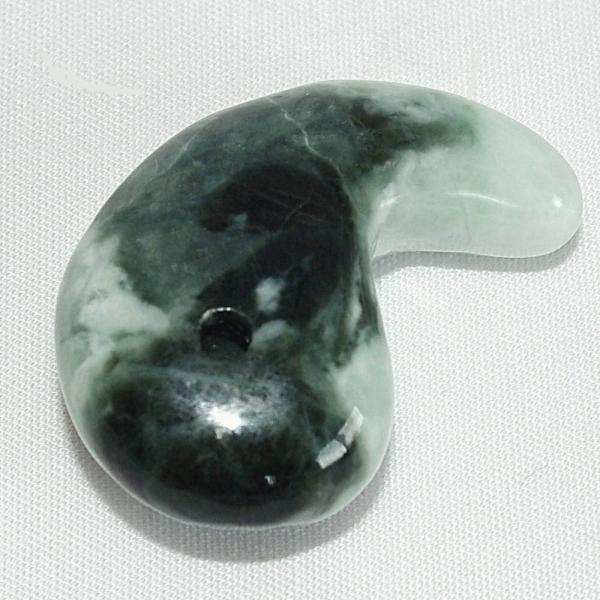 糸魚川翡翠 勾玉 30mm (theory xyz) 天然石 純国産 翡翠勾玉 甲府製 秋光作 ひすい 糸魚川翡翠 勾玉 30mm (theory xyz) 天然石 純国産 翡翠勾玉 甲府製 秋光作 ひすい