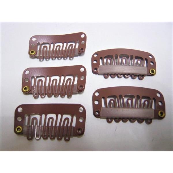 カラー：ブラウン個数：5個セット サイズ：縦1.4cm  横3.1cm 在庫限りの格安販売です。自毛とウィッグをしっかり固定して「浮き」「ズレ」を軽減します。 ご自前のウィッグのピンが壊れてしまった時に交換ください。こちらの商品は発送に【日...