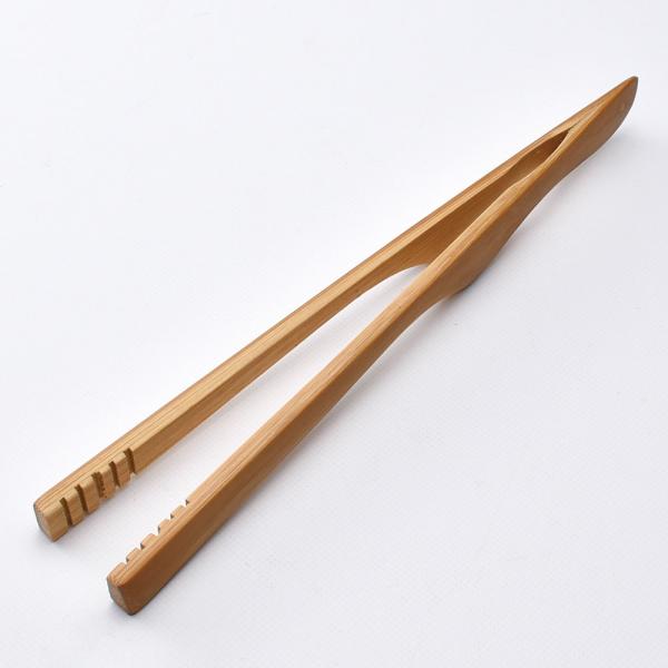 つかむ部分に五本の溝が彫られた竹の茶挟。