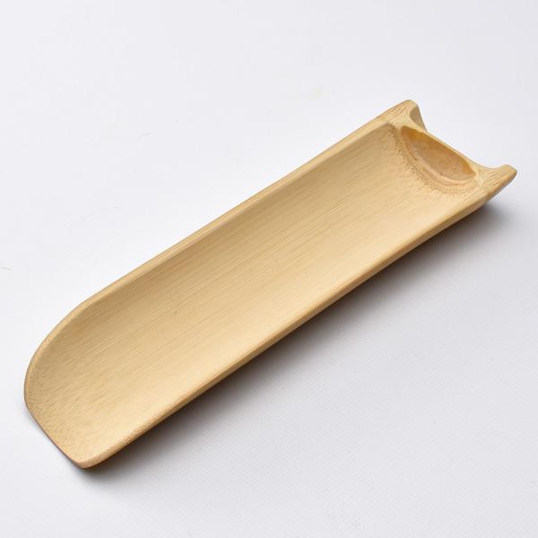 竹の節を用いて作った茶荷です。