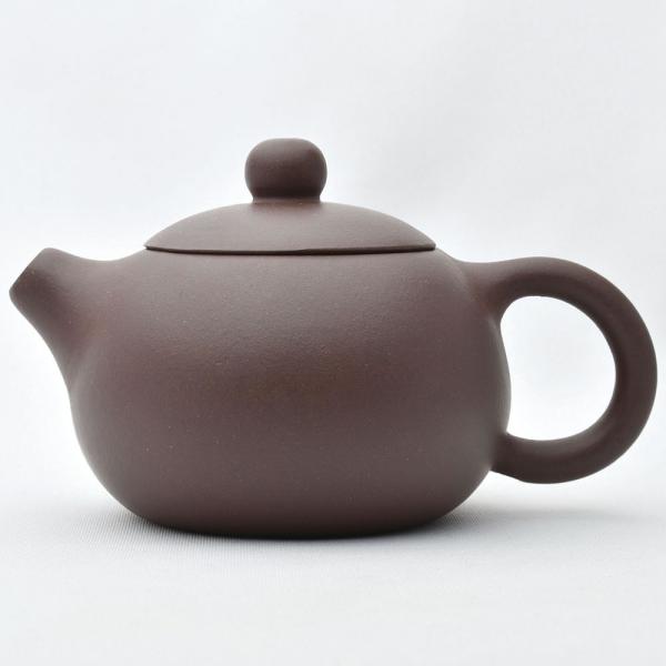 丸みがあってかわいらしい西施壺。閻明奉さん作、濃茶のタイプです