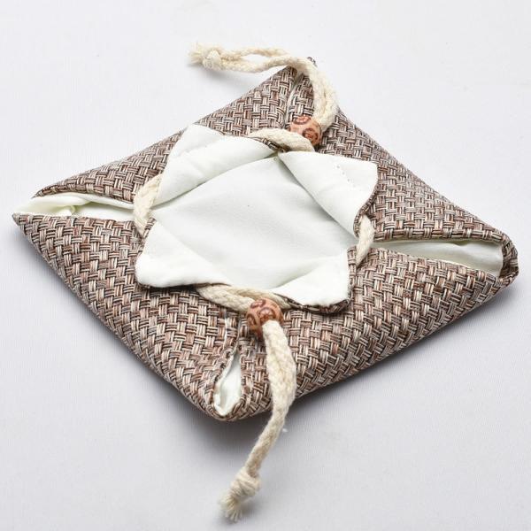 茶壺を保護する底部スポンジ入り布袋です。