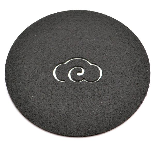 合成繊維の雲柄の壺托。普通にコースターとしても使えます。