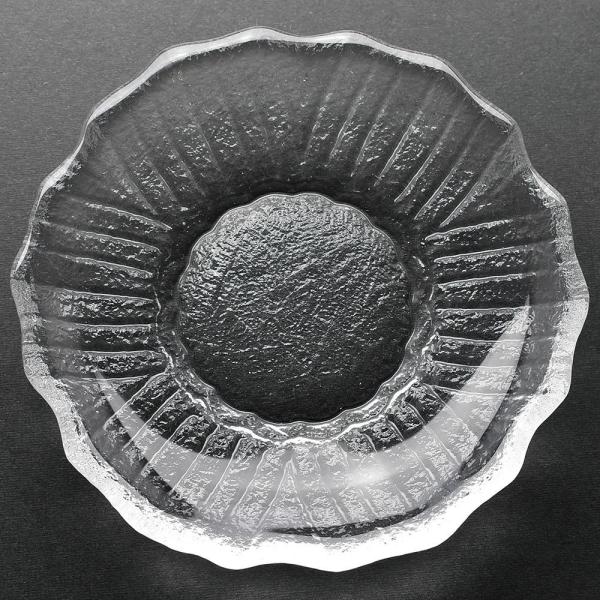 蓮の花のイメージの透明なガラスの茶托です。