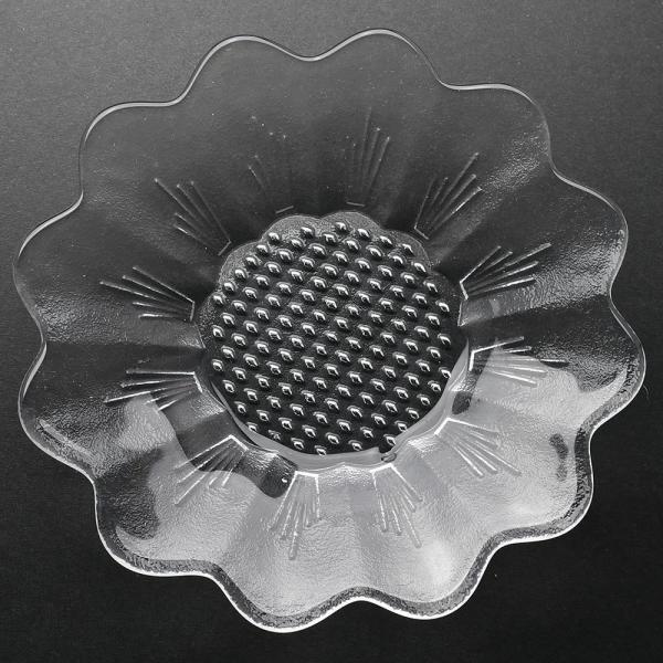 向日葵の形をした少し大きめなガラスの茶托です。