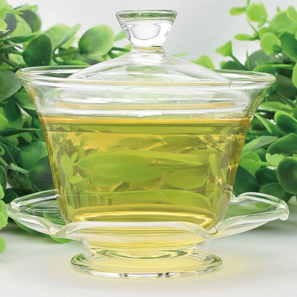 皿は花型のドーナツ状。やや厚口の質の良い耐熱ガラス蓋碗です。