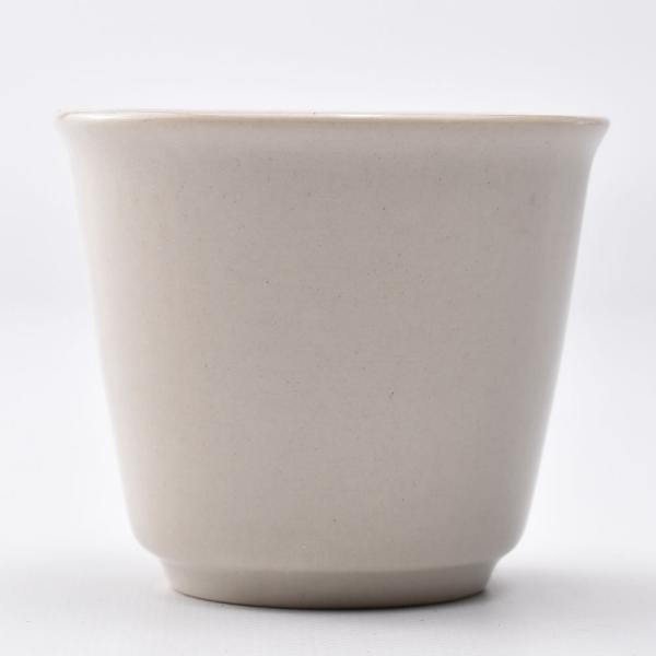 落ち着いた優しい色合いの草木灰シリーズのシンプルな品茗杯。