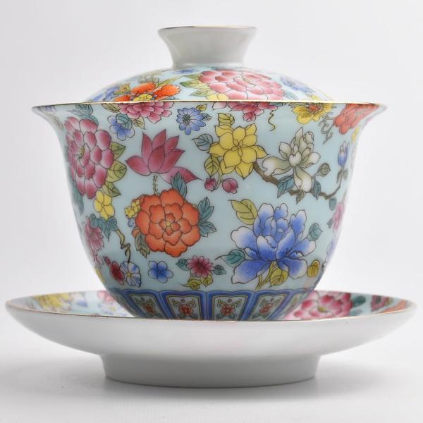 清朝宮廷で用いられた琺瑯彩のような図柄、優しい水色の蓋碗。