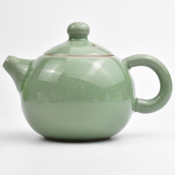 蓋のつまみが大きめで下に広がる丸みある青磁の茶壺。