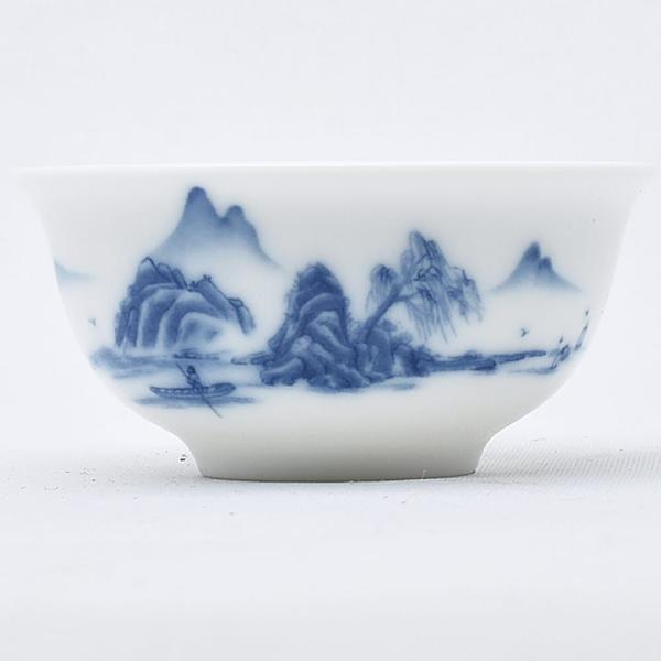 山水の絵柄のスタンダードな形の品茗杯です