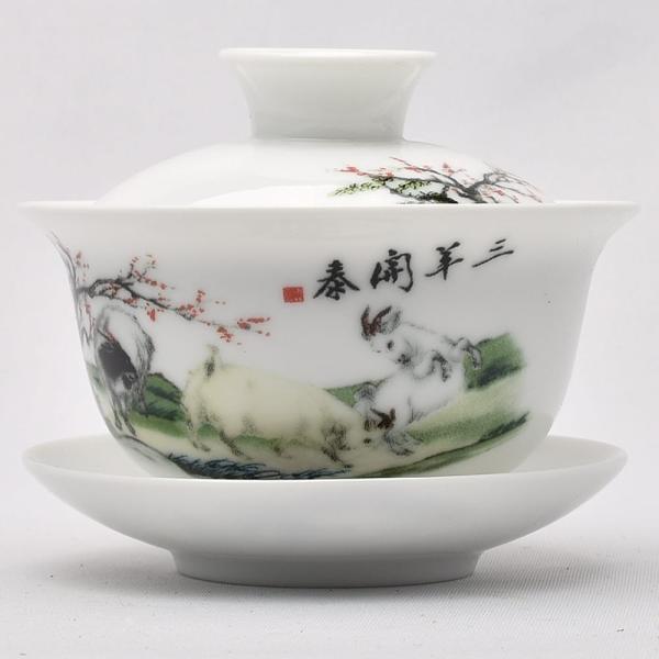 普段使いにも便利な、縁起の良い図柄の彩磁の蓋碗です