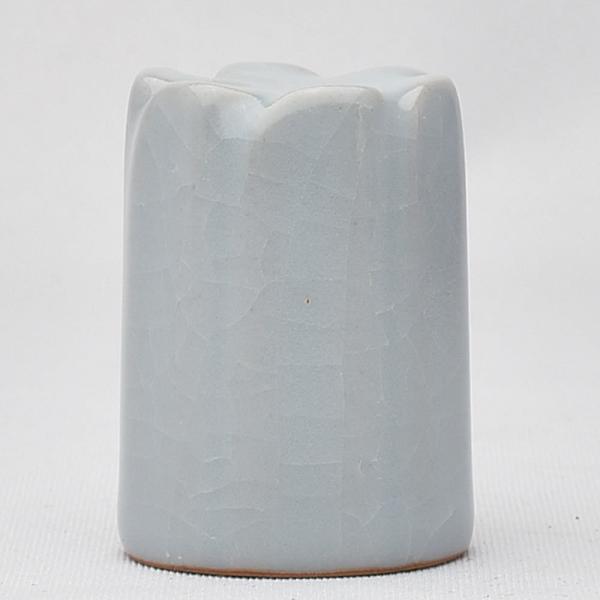 古代の汝窯をイメージ、グレーがかった青の蓋置きです。