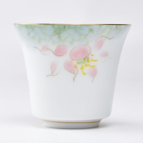 金の縁取りがある柔らかな色合い、手描きの蓮の茶杯。