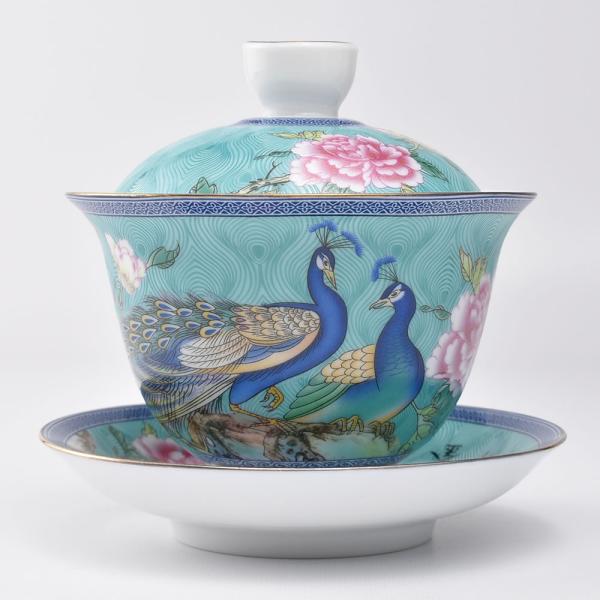 清代の琺瑯彩のような華やかな色合いの蓋碗。