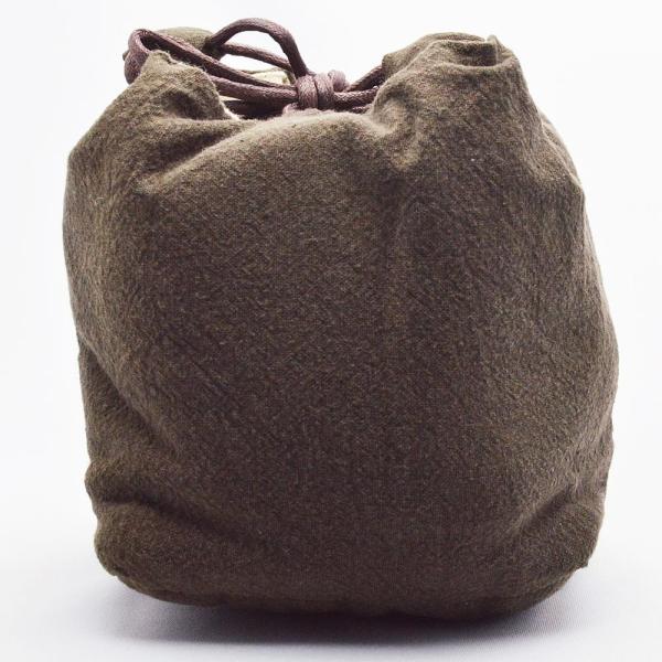 茶器の持ち運びや保管に便利な布袋です。茶壺1杯4が入ります。