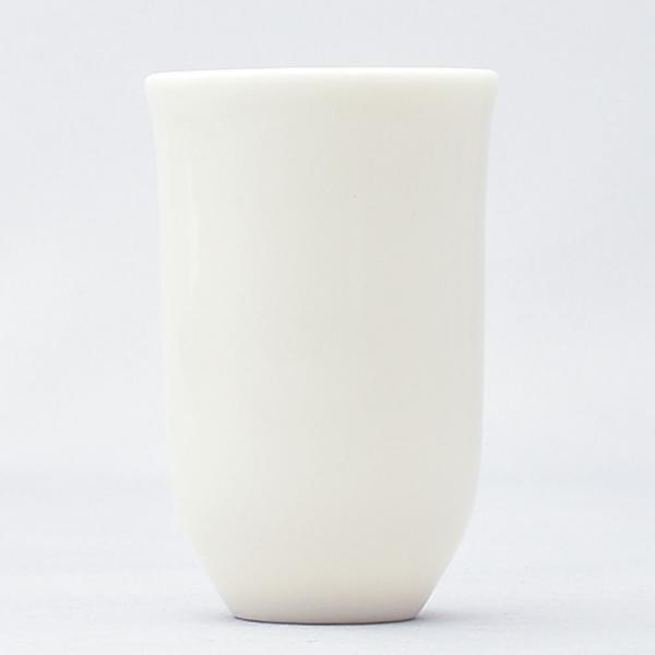 徳化白磁の聞香杯。縁の部分など気持ち厚めです。