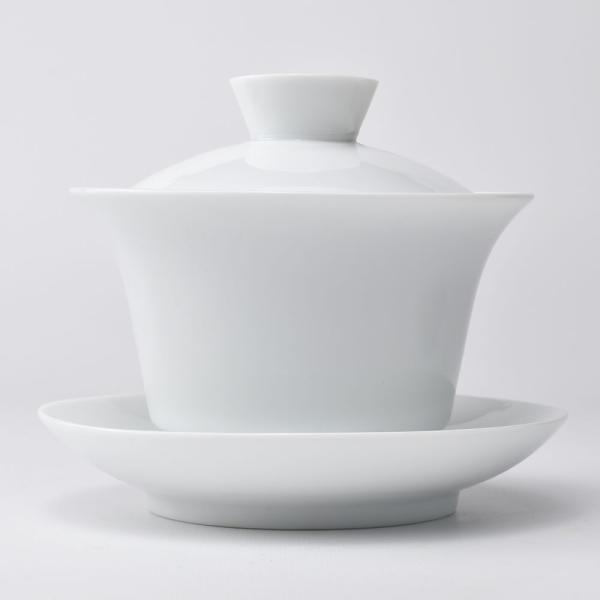 底は平ら、口が反った形。ひとつの定番といえるスタイルの蓋碗。