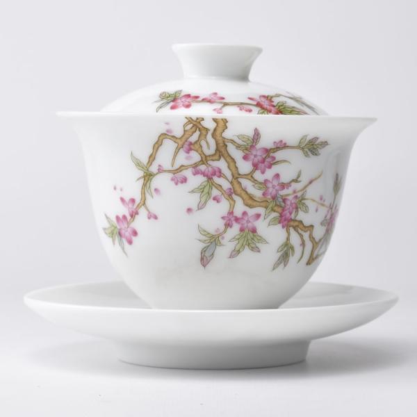 立体感のある桃花の伝統的な図案、背が高く品の良い蓋碗です。