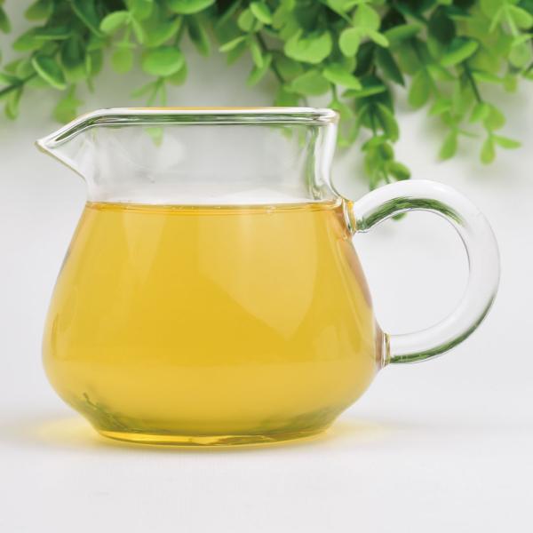 少し丸みを抑えつつ標準的な形の耐熱ガラスの茶海です。