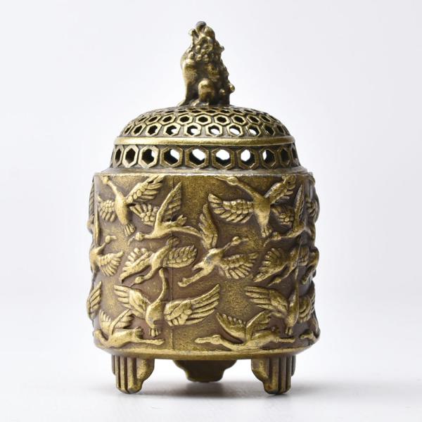 蓋のつまみに小さな貔貅、胴にはたくさんの鶴がいるミニ香炉。