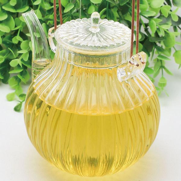 縦のラインと金属の持ち手がレトロな印象の耐熱ガラスの茶壺。