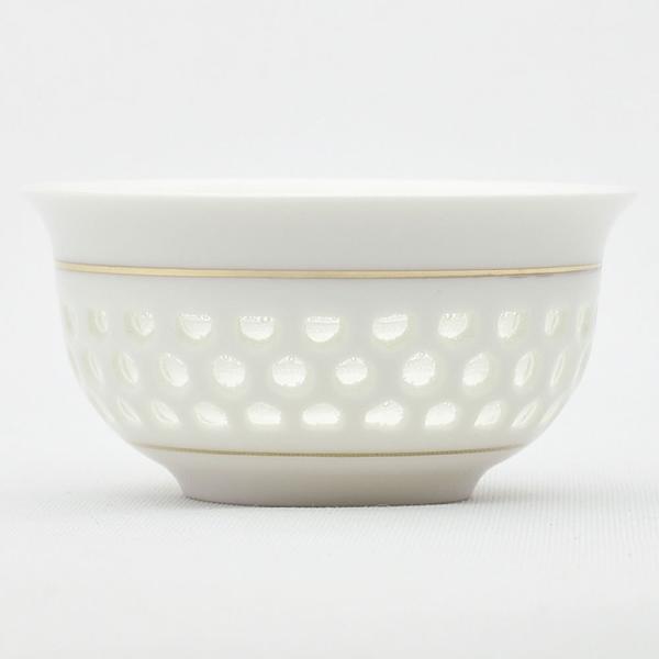 シンプルな金色の線の玲瓏茶杯。