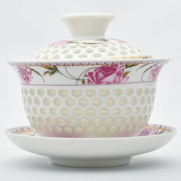 バラの図案の貼花加工。蜂の巣状に密度の高い穴のある蓋碗。