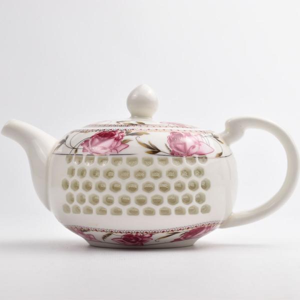 バラの図案の貼花が装飾となった玲瓏磁器の茶壺です。