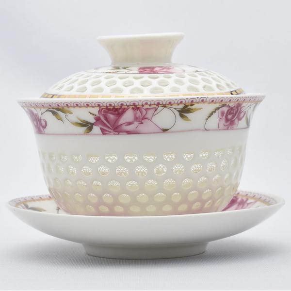 バラの図案の貼花加工。蜂の巣状に密度の高い穴のある蓋碗。