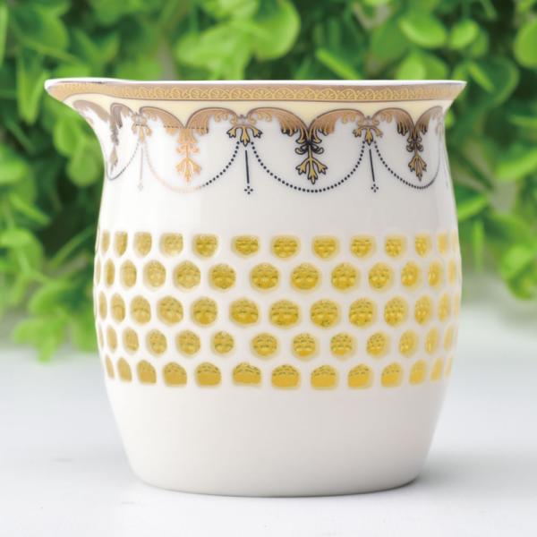 様式化された金色の朝顔が華やか、持ち手がないタイプの茶海。