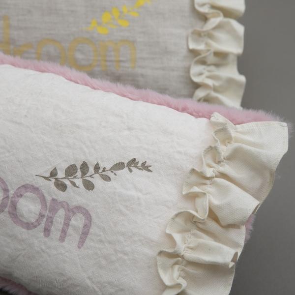 ルイスドッグ louisdog Bedroom Pillow/Fur 小型犬 枕 クッション セレブ :23716:TIARA PETS JAPAN - 通販 - Yahoo!ショッピング ルイスドッグ louisdog Bedroom Pillow/Fur 小型犬 枕 クッション セレブ :23716:TIARA PETS JAPAN - 通販 - Yahoo!ショッピング