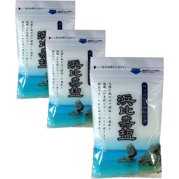 沖縄の澄んだ海水のみを使用して作られた100％海水塩です。粗塩でまろやかな味が特徴です。様々な料理とも相性抜群 おにぎり、焼き物、漬物などに！【昔ながらの製塩方法 流下式塩田】浜比嘉島の塩職人が゛どうすればもっと良い塩ができるか゛ということ...