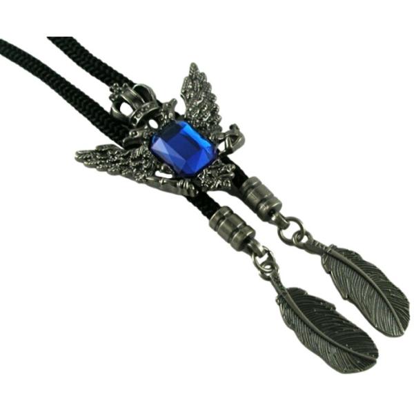 ・製品仕様ひもの長さ：約1m（ひも飾りを含む）ひものカラー：ブラックひもの素材：ポリエステルペンダントのサイズ：縦約4.8cm×横4.5cmペンダントのカラー：ダークシルバー/ブルーペンダントの素材：合金/合成樹脂重量：約25g付属品：ポー...