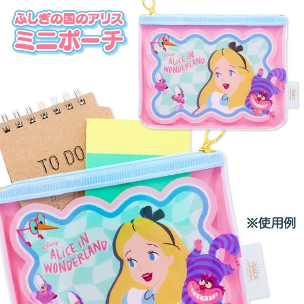 【商品詳細】アリスの世界観がぎゅっと詰まった、可愛いミニポーチが登場！フラットタイプなのでバッグの中でもかさばらず、文房具やコスメ、小物整理にぴったりです☆【商品サイズ】約17×12.5×0.5cm【主な仕様】1ヶ1セット｜中国製｜PVCポ...