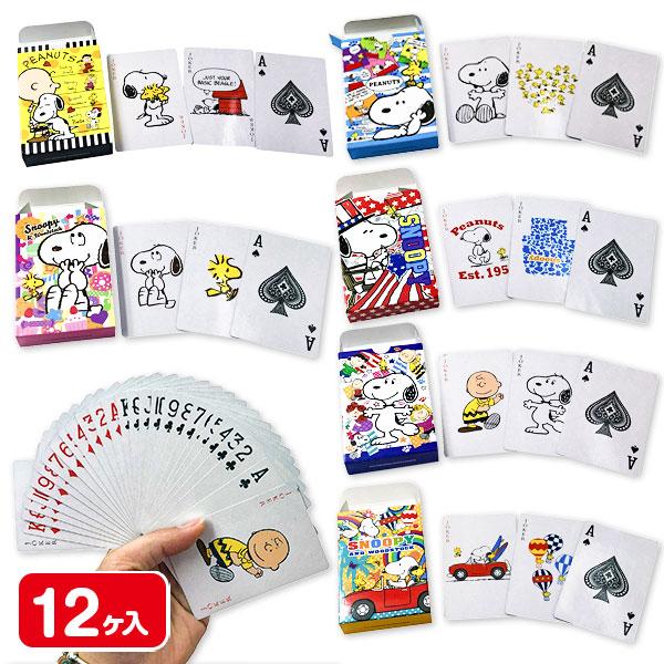 【商品詳細】人気「スヌーピー」のトランプです！【商品サイズ】約9×6cm【主な仕様】12ヶ1セット｜中国製｜ジョーカーのみスヌーピー柄入り｜重量：約90g｜材質：ケース：PS、本体：紙｜※色柄変わる場合があります【関連キーワード】スヌーピー...