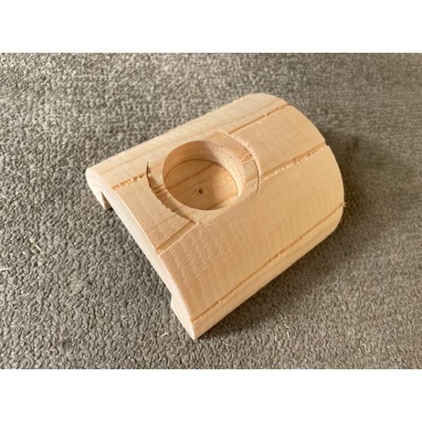 ■商品名：オオクワガタ用ペアリング皿（18gゼリー用）天然の丸材を使用しているため、多少形状の違いがみられます製造時の擦れ、傷、汚れ、亀裂等は使用上問題ございませんのでご了承くださいませ。ペアリング終了後、裏側の溝に寄り添っていれば、ほぼ成...