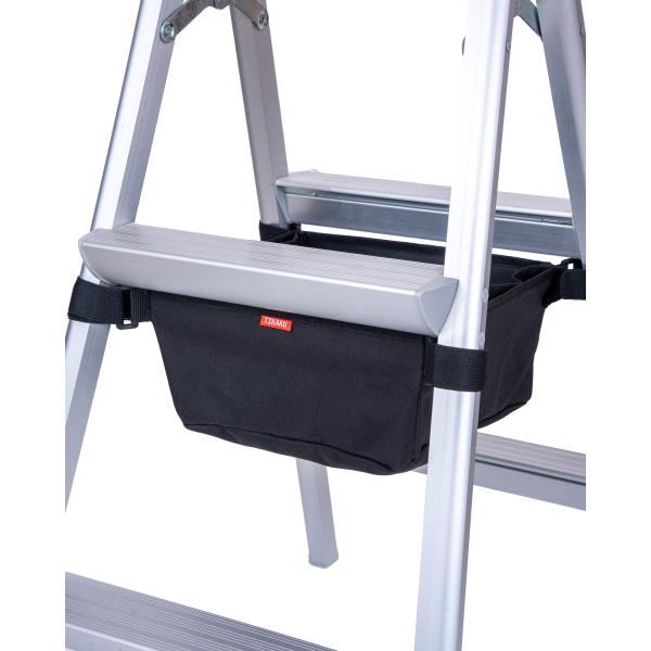 【取り付け簡単な脚立専用アンダーバッグ】伸縮マジックテープで支柱にワンタッチ装着。取り外し不要で脚立の開閉もそのまま可能。作業中に道具を探す手間が省け、効率が大幅に向上します。DIY、清掃、ガーデニングなど幅広い用途で活躍。必要な工具や小物...
