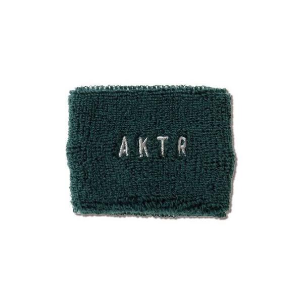 AKTR製品にコーディネートしやすいカラーバリエーションのリストバンド。シンプルな刺繍入りで違いをアピール。material：コットン 70%、アクリル 30%