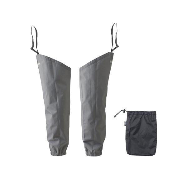 藪漕ぎ時に装着しウェーダー本体を傷から守ります。裾部分はスナップボタンとマジックテープ仕様で開口部が大きく開きますので、シューズを履いた後、また、ブーツフットウェーダーにも装着可能です。装着の際はバックル付きのベルトでウェストベルト等に固定...