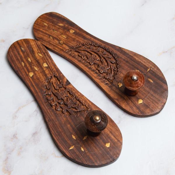 ガンジーサンダル 木製サンダル インド伝統 健康サンダル 唐草彫り 伝統的な木製サンダル ツボ刺激
