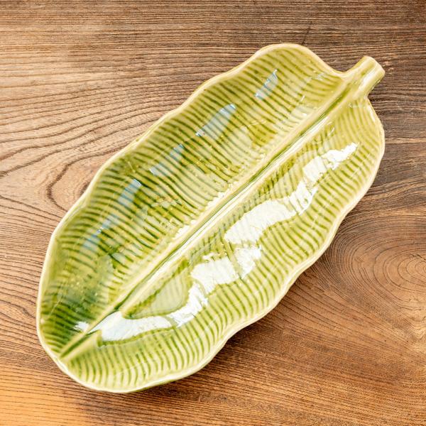 ★新品未使用　超美品 ★シノワズリー　蓮の葉の 金色の高台皿 蓮 ハスの花 睡蓮 タイ エスニック気分を盛り上げる バナナリーフ 食器