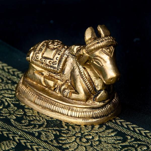 インド　ベルメタル　牛の座像 うし 牛 神像 礼拝 ブラス製 聖牛ナンディン像 3.5cm インド 神様 置物