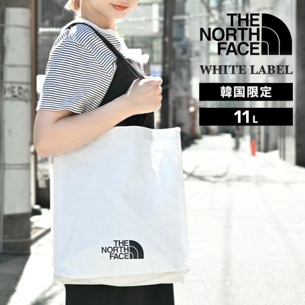 【TNF Whitelabel ターポリンエコバッグ】通勤通学、アウトドアなど様々なシーンにオススメのエコバッグ。白の本体にワンポイントでロゴが印刷されたモダンなデザインが特徴です。計量かつ水にも強い素材を使用しているので、お買い物にはもち...