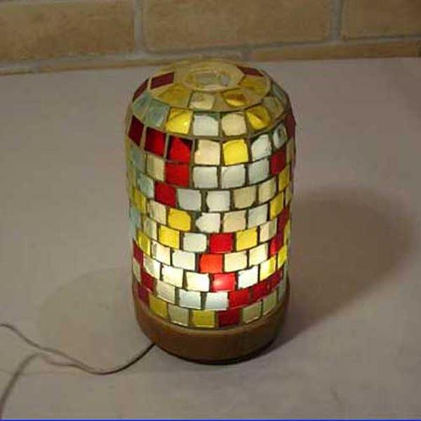 幻想的な灯りの「香る」間接照明。ハンドメイドで並べられた美しいモザイクガラスのシェードからもれる光がとても美しいです。ライトのみでもご使用可能です。超音波式：音が静か、ミストが細かい3段階調光（100%→50%→10%→OFF）タイマー（1...